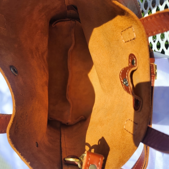 Portland Leather Brown Tote Bag with Minimalist Design - Picture 15 of 15